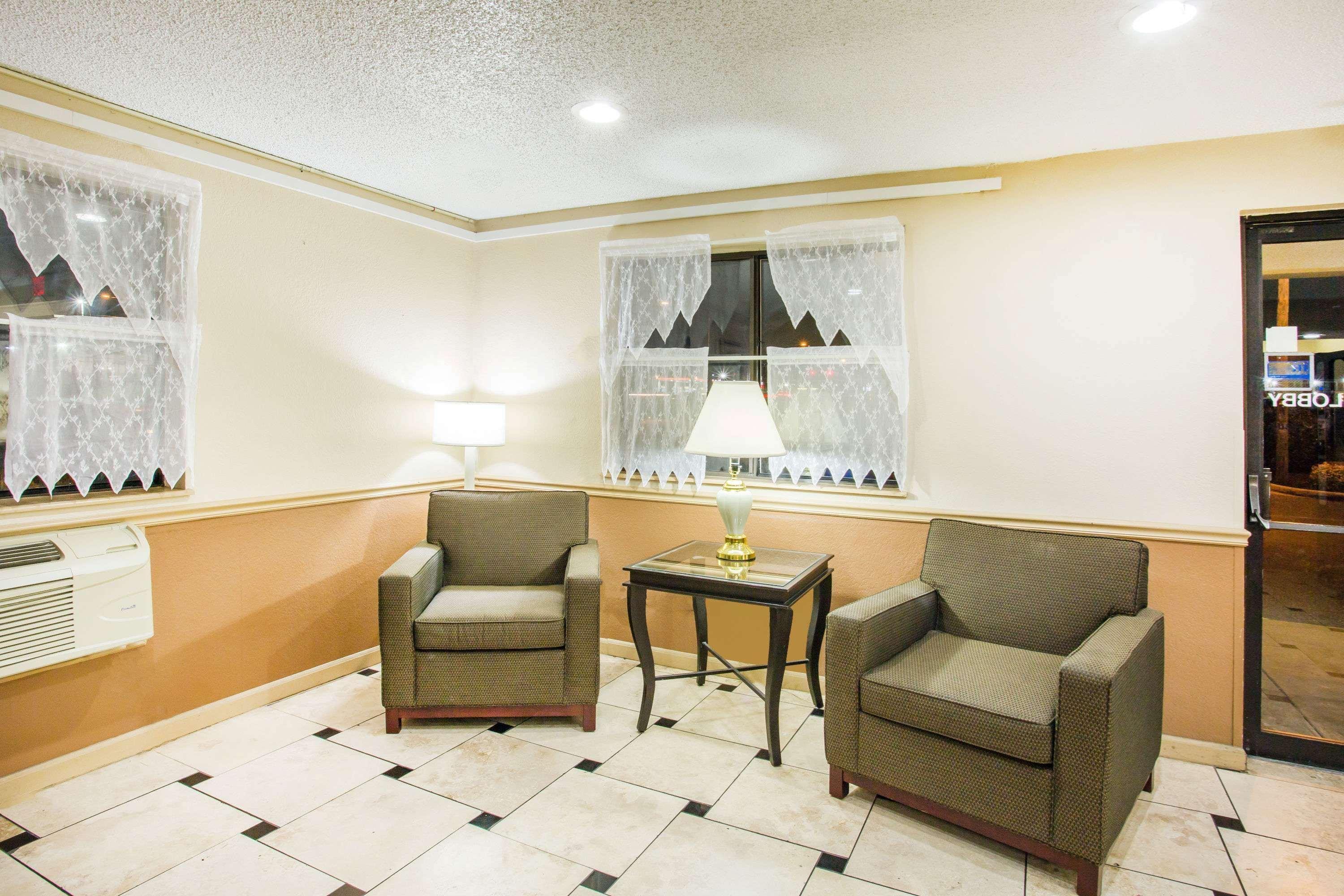 Super 8 By Wyndham Harrisonburg Motel Exterior photo