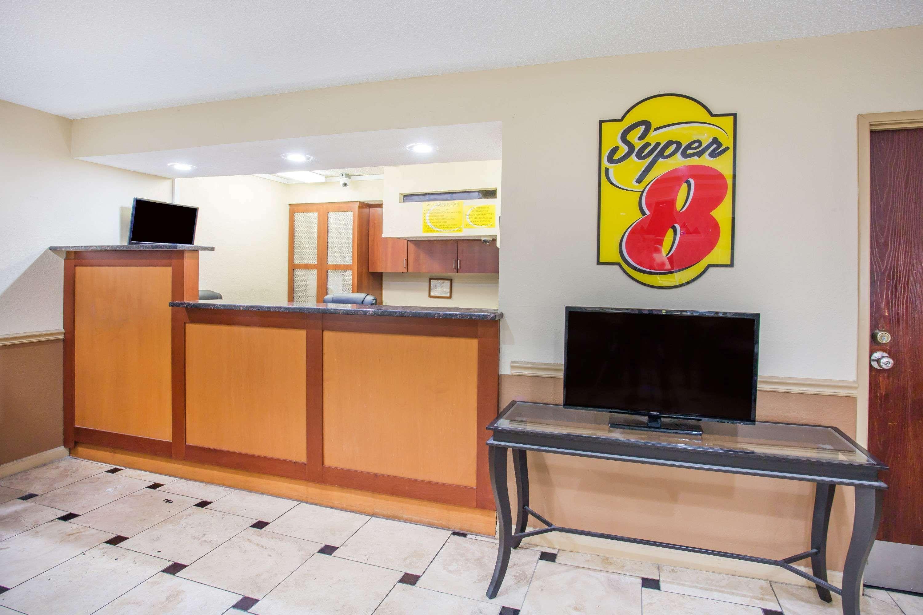 Super 8 By Wyndham Harrisonburg Motel Exterior photo