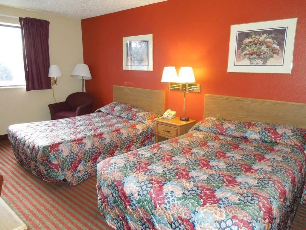 Super 8 By Wyndham Harrisonburg Motel Exterior photo